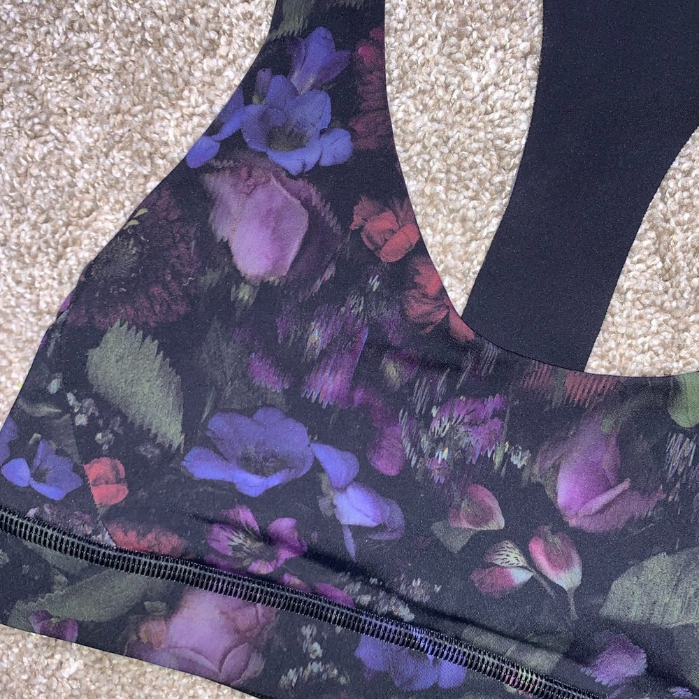 Lululemon Black Floral Seamless Sports Bra Size 2 - Picture 3 of 6